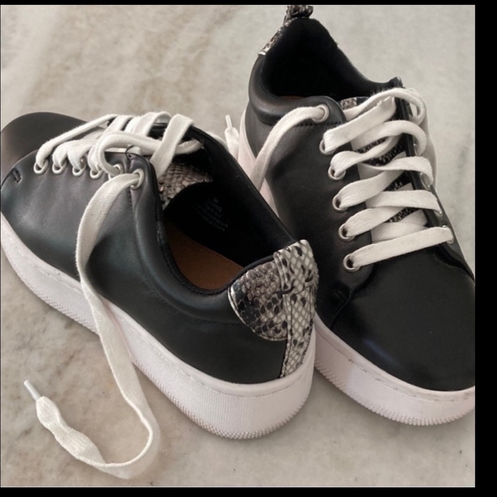 Halogen black sneakers with snake detailing ✨NWOT- size 5
